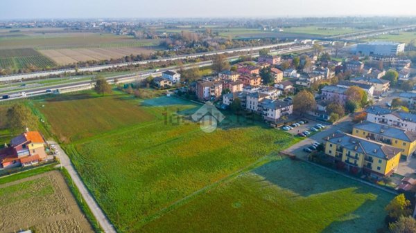casa indipendente in vendita a Reggio nell'Emilia in zona Roncocesi