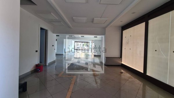 locale commerciale in vendita a Reggio nell'Emilia