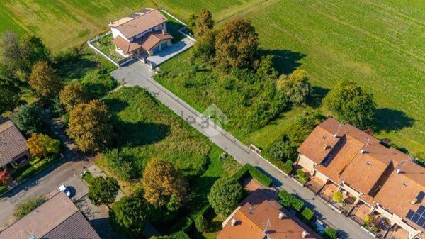 casa indipendente in vendita a Reggio nell'Emilia in zona Pieve Modolena