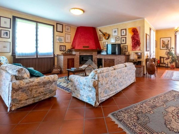 casa indipendente in vendita a Reggio nell'Emilia in zona Coviolo