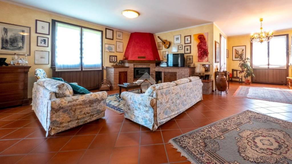 casa indipendente in vendita a Reggio nell'Emilia in zona Coviolo
