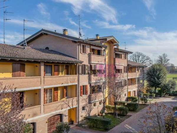casa indipendente in vendita a Reggio nell'Emilia in zona Cavazzoli