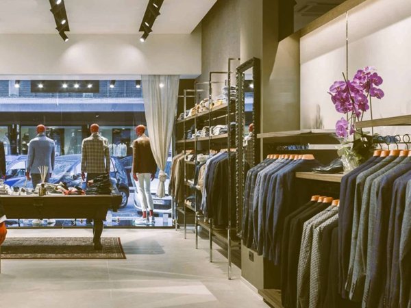 negozio in vendita a Reggio nell'Emilia in zona Ospizio