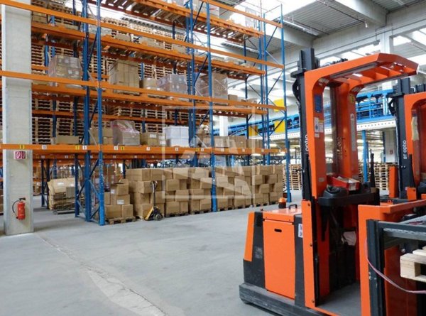 capannone in vendita a Reggio nell'Emilia in zona Pieve Modolena