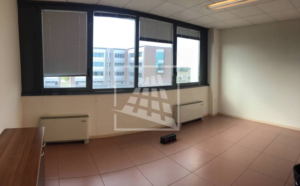 ufficio in vendita a Reggio nell'Emilia in zona Santa Croce