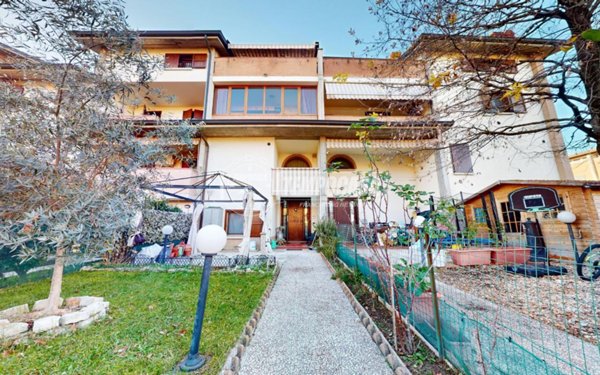 casa indipendente in vendita a Reggio nell'Emilia in zona Fogliano