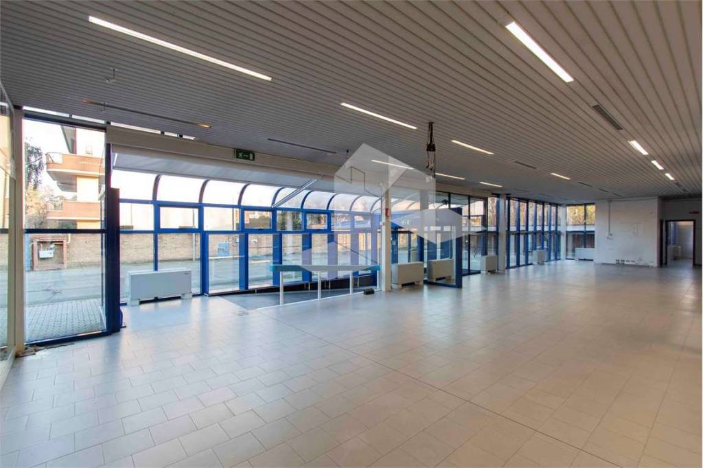 negozio in vendita a Reggio nell'Emilia in zona Città Storica