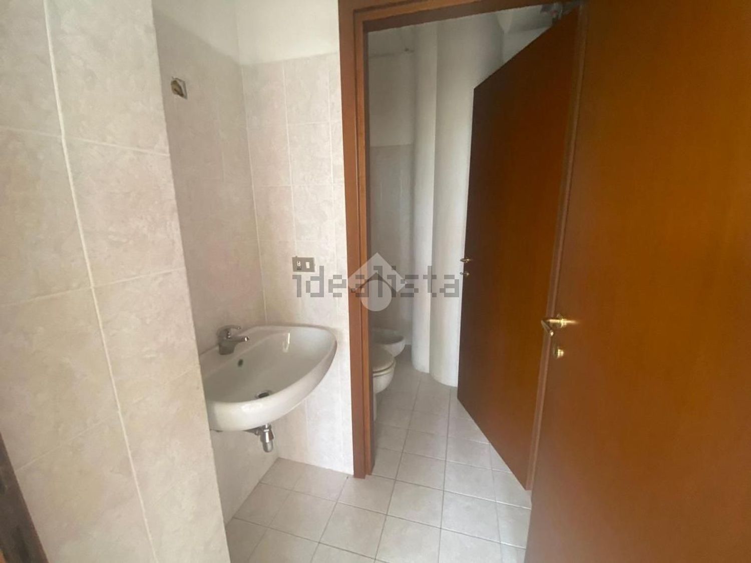 ufficio in vendita a Reggio nell'Emilia in zona Tribunale