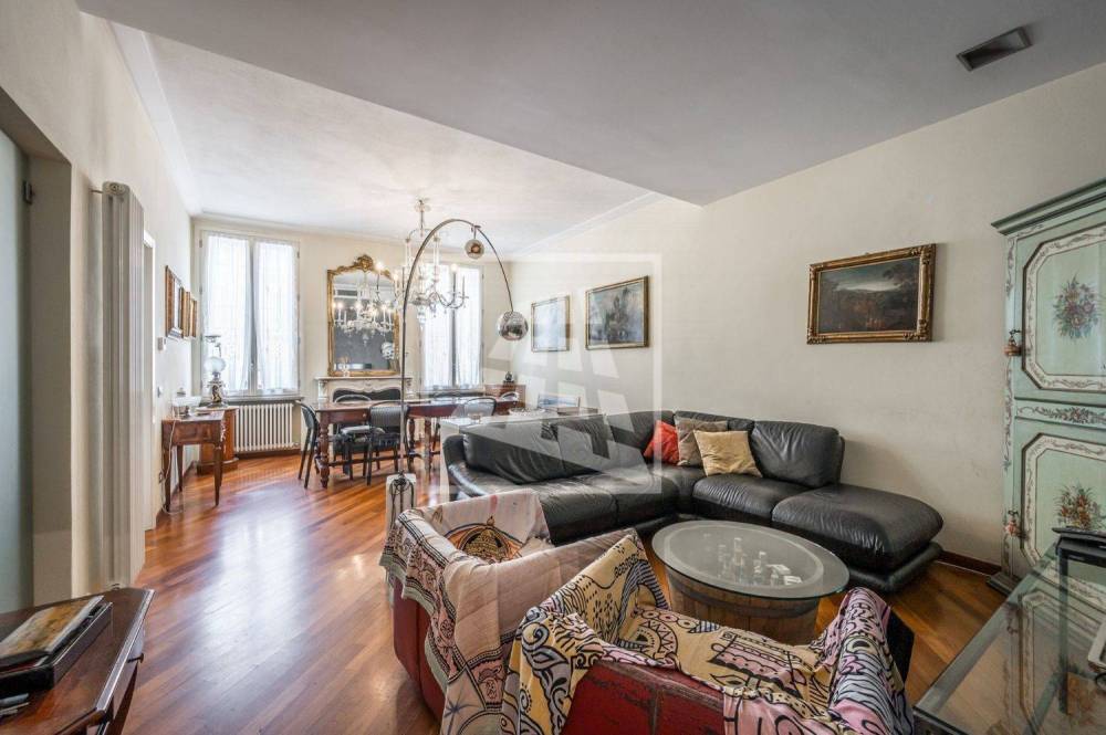 appartamento in vendita a Reggio nell'Emilia in zona Città Storica