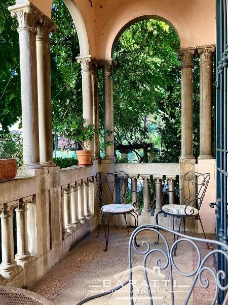 casa indipendente in vendita a Reggio nell'Emilia in zona Città Storica