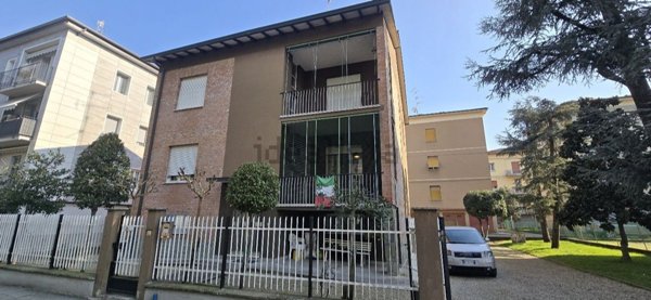casa indipendente in vendita a Reggio nell'Emilia in zona Regina Pacis
