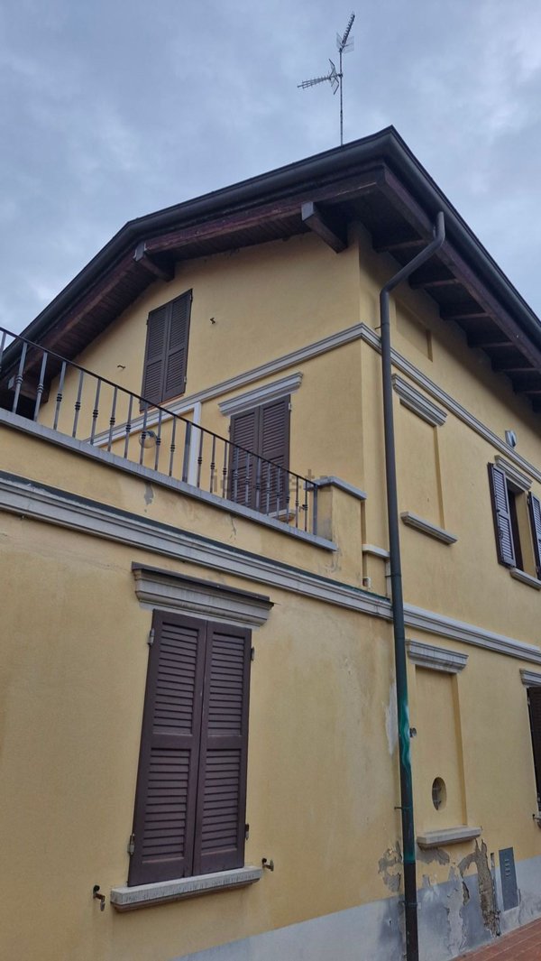 casa indipendente a Reggio nell'Emilia in zona San Pellegrino / Villa Canali