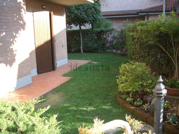 casa indipendente in vendita a Reggio nell'Emilia