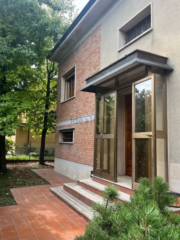 casa indipendente in vendita a Reggio nell'Emilia in zona Belvedere