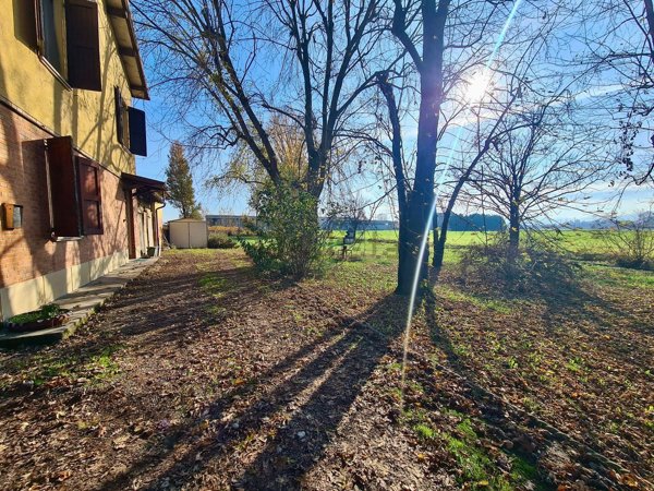 casa indipendente in vendita a Reggio nell'Emilia in zona Sabbione