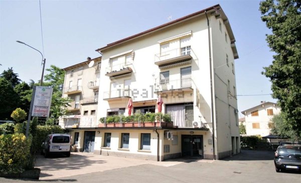 locale commerciale in vendita a Reggio nell'Emilia in zona Buco del Signore