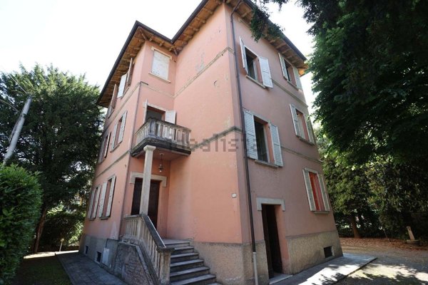 casa indipendente in vendita a Reggio nell'Emilia in zona Rosta Nuova