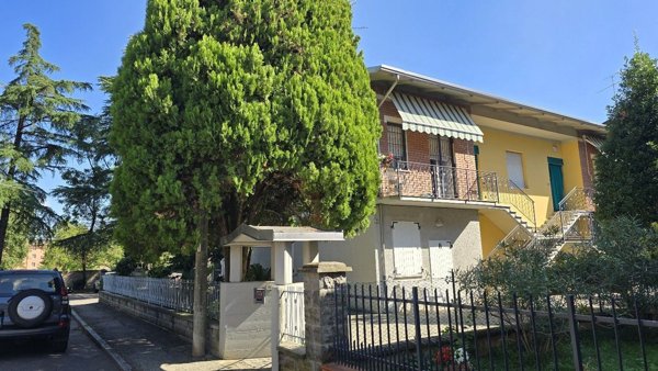 casa indipendente in vendita a Reggio nell'Emilia in zona Rivalta