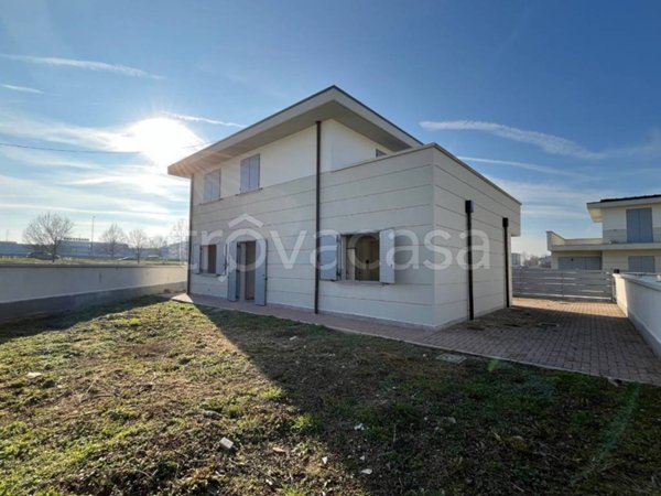 casa indipendente in vendita a Reggio nell'Emilia in zona Orologio