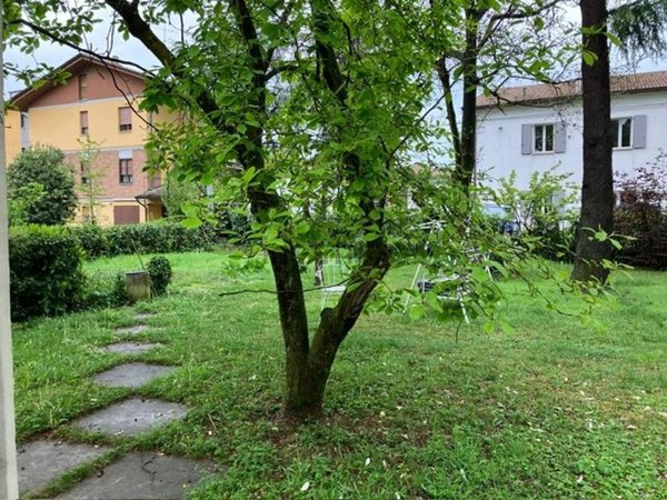 casa indipendente in vendita a Reggio nell'Emilia in zona Belvedere