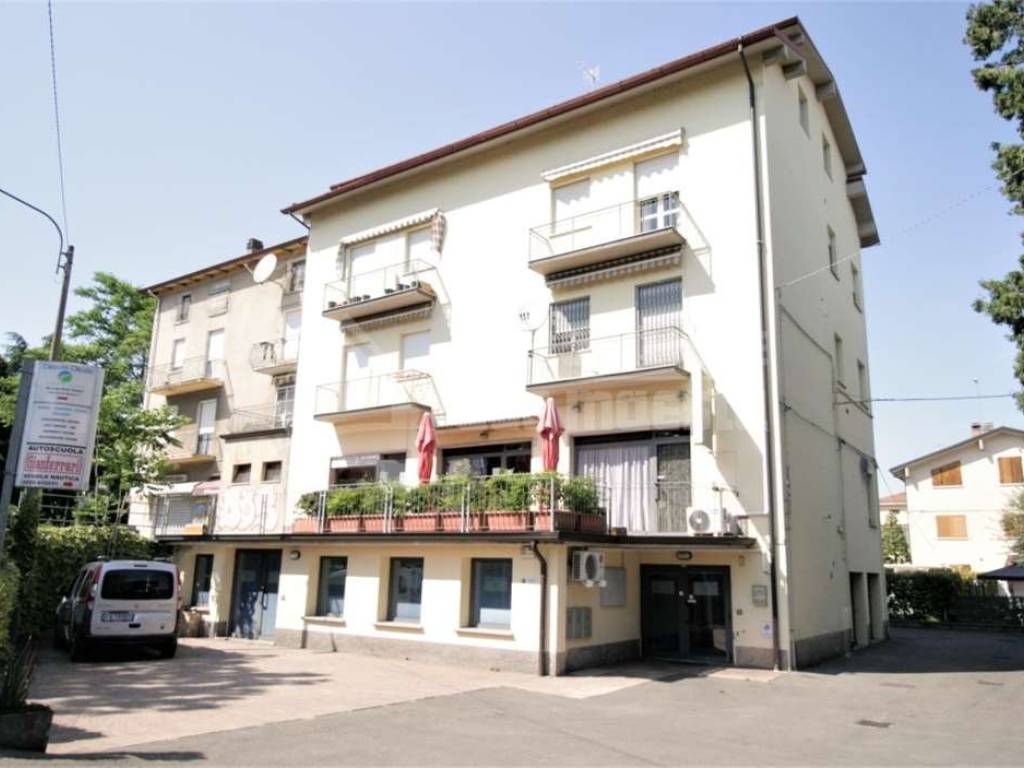 negozio in vendita a Reggio nell'Emilia