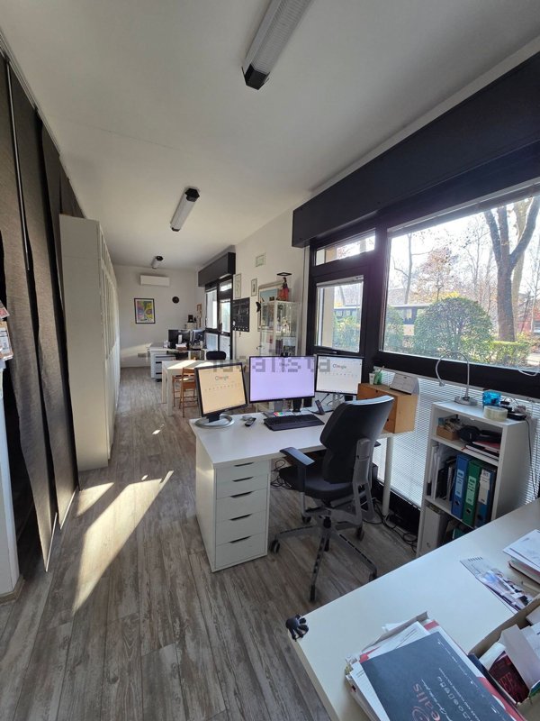 ufficio in vendita a Reggio nell'Emilia in zona Città Storica
