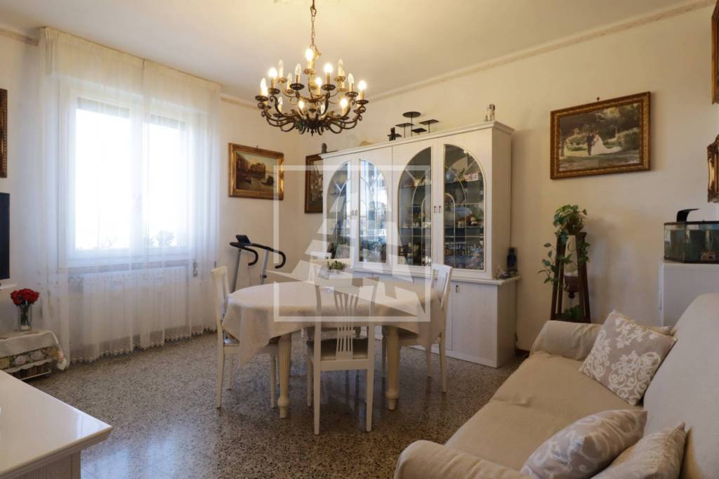 appartamento in vendita a Reggio nell'Emilia in zona Tribunale