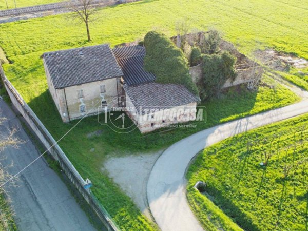 casa indipendente in vendita a Reggio nell'Emilia in zona Villa Bagno