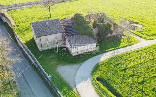 casa indipendente in vendita a Reggio nell'Emilia in zona Villa Bagno
