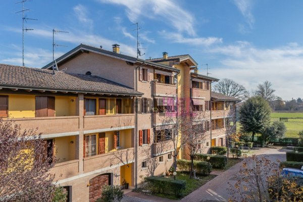 casa indipendente in vendita a Reggio nell'Emilia in zona Cavazzoli