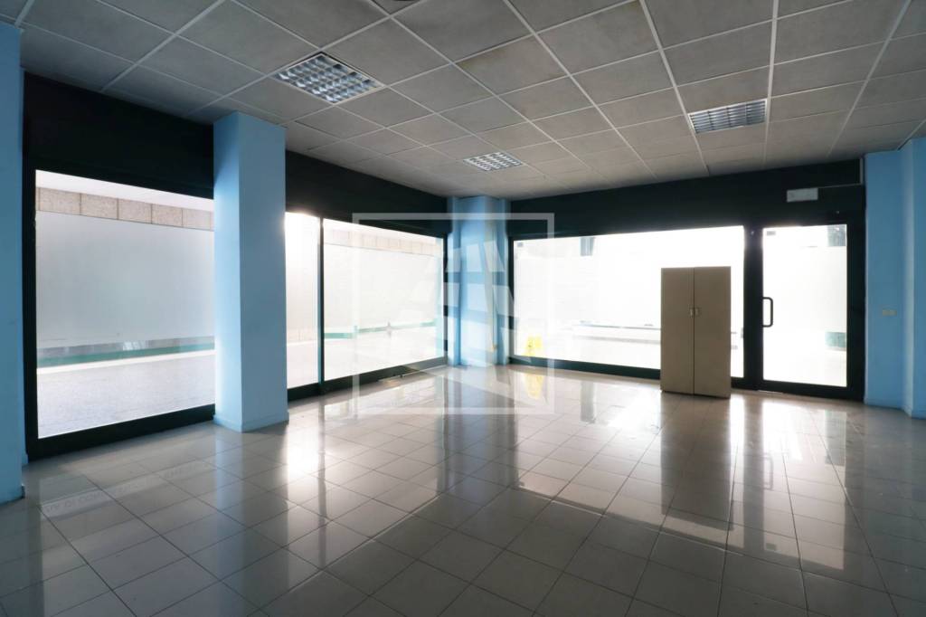 locale commerciale in vendita a Reggio nell'Emilia