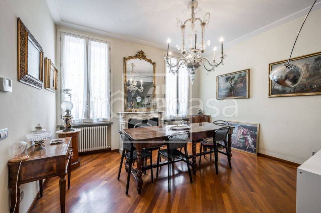 appartamento in vendita a Reggio nell'Emilia in zona Città Storica