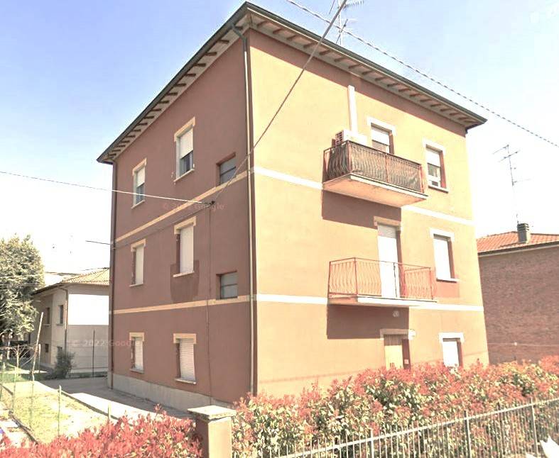casa indipendente in vendita a Reggio nell'Emilia in zona Città Storica
