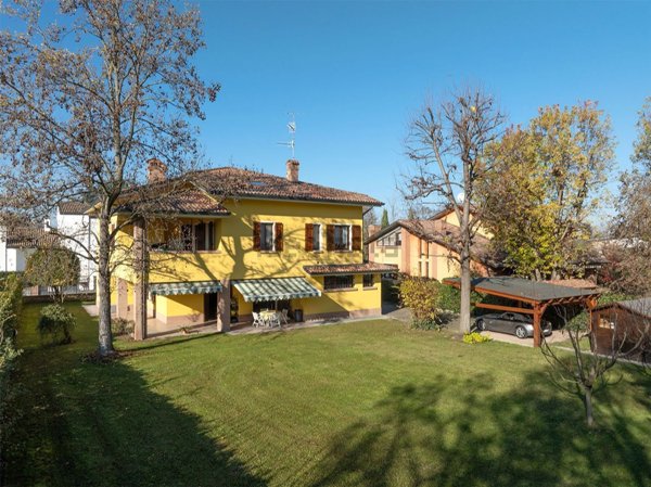 casa indipendente in vendita a Reggio nell'Emilia