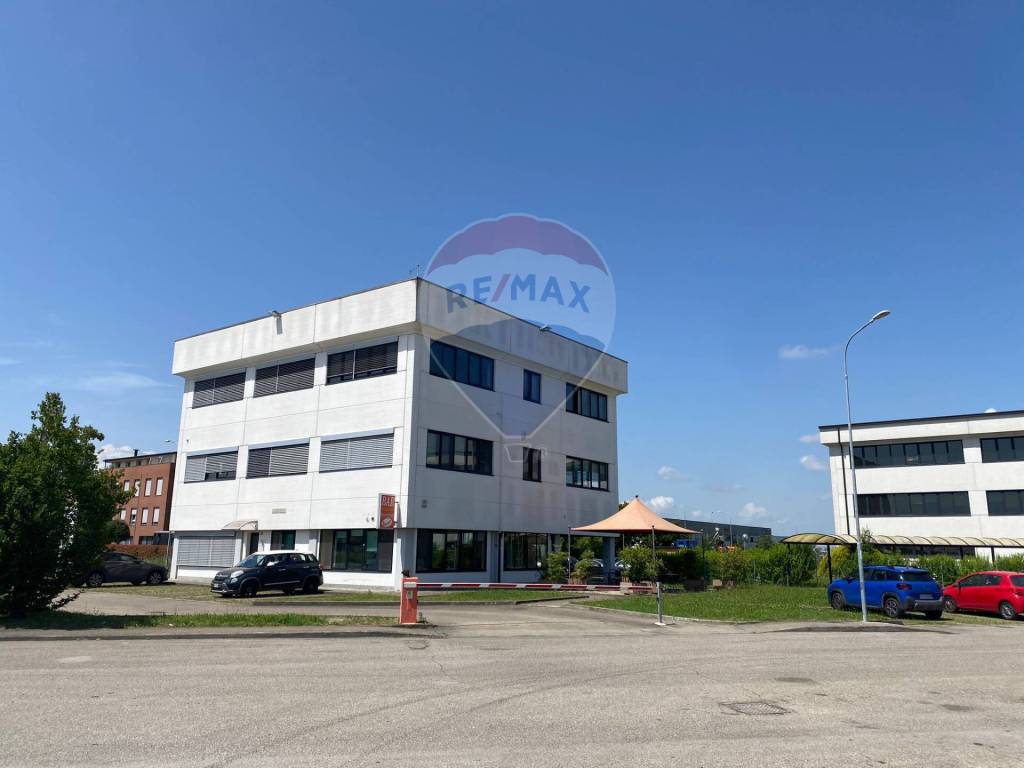 ufficio in vendita a Reggio nell'Emilia in zona Mancasale