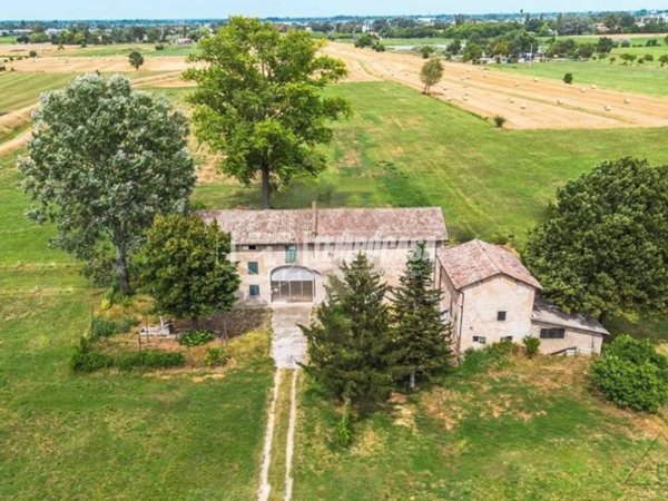 casa indipendente in vendita a Reggio nell'Emilia in zona San Bartolomeo