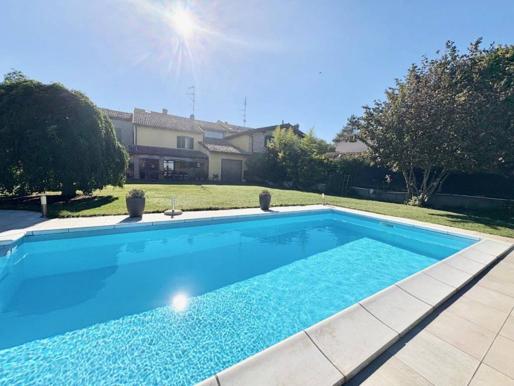 casa indipendente in vendita a Reggio nell'Emilia in zona Roncocesi