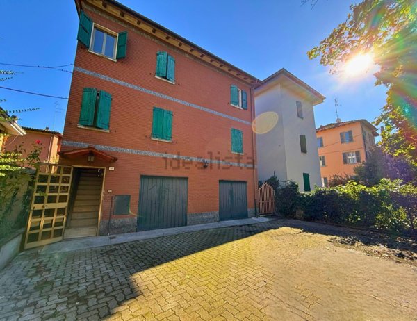 casa indipendente in vendita a Reggio nell'Emilia in zona Città Storica
