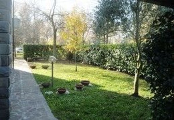 casa indipendente a Reggio nell'Emilia in zona San Pellegrino / Villa Canali