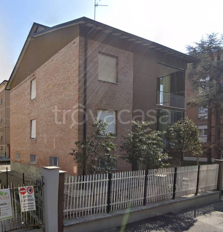 casa indipendente in vendita a Reggio nell'Emilia in zona Regina Pacis