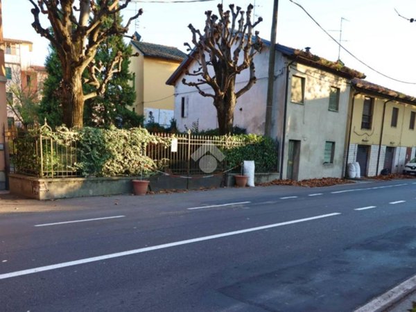 casa indipendente in vendita a Reggio nell'Emilia in zona Sesso