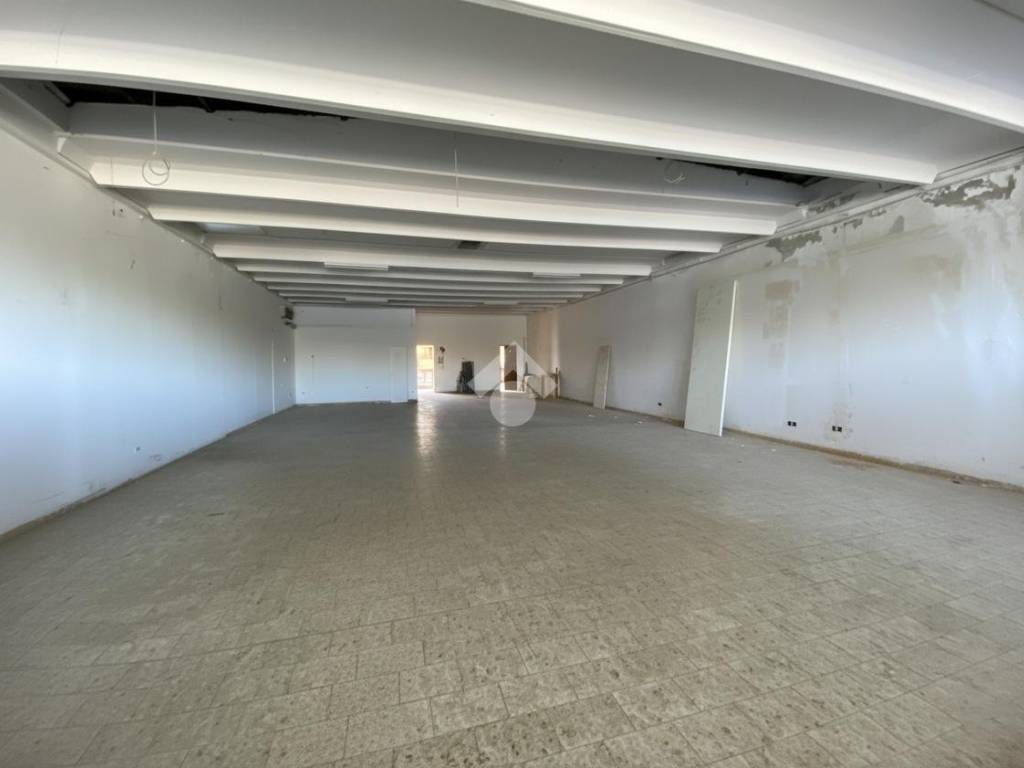 negozio in vendita a Reggio nell'Emilia