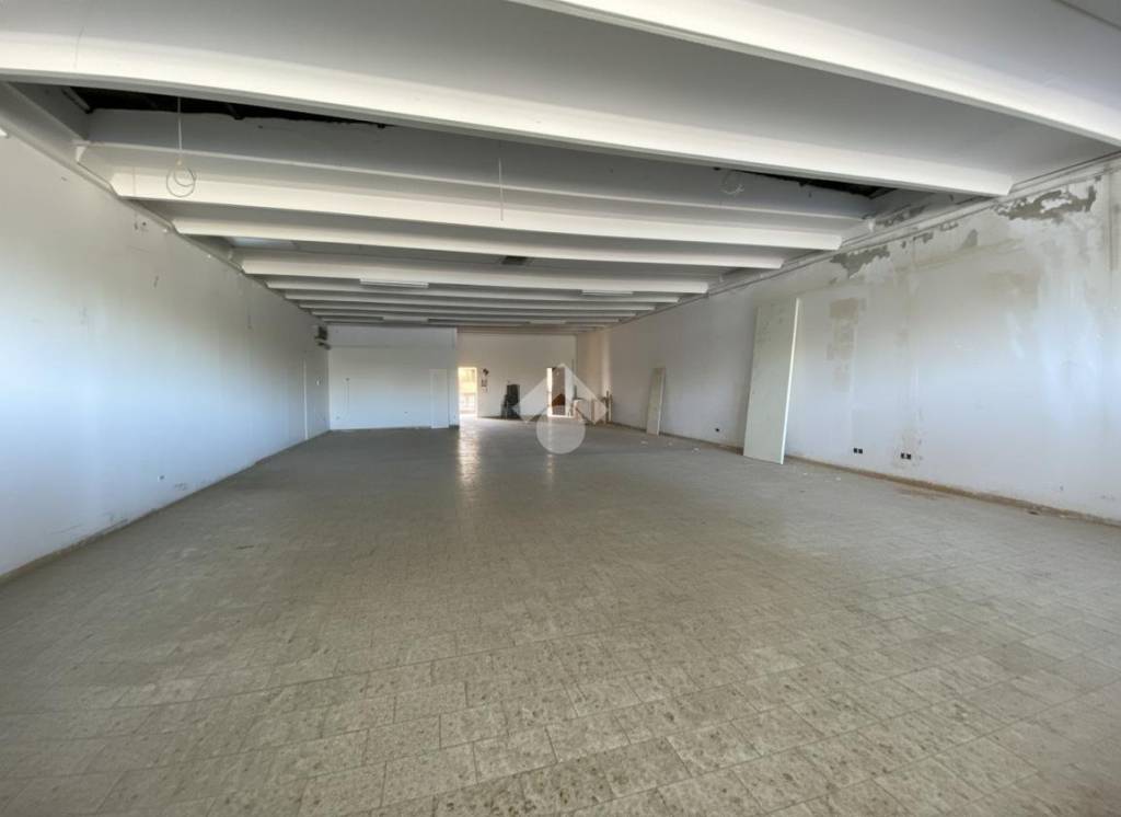 negozio in vendita a Reggio nell'Emilia in zona Mancasale