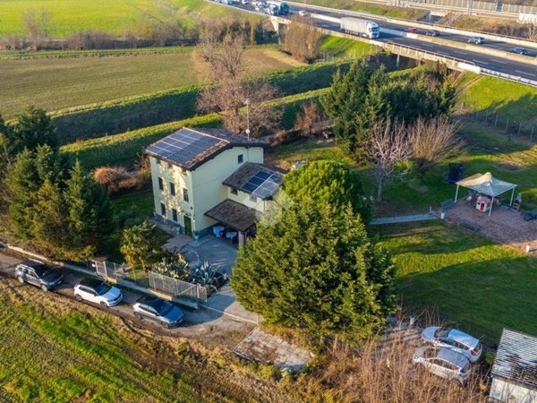 casa indipendente in vendita a Reggio nell'Emilia in zona Cella