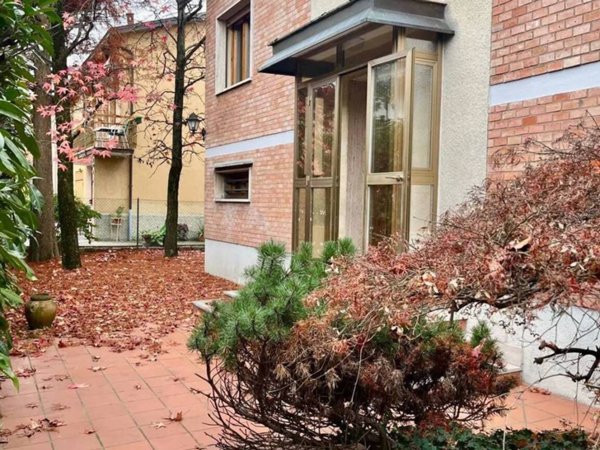 casa indipendente in vendita a Reggio nell'Emilia in zona Belvedere