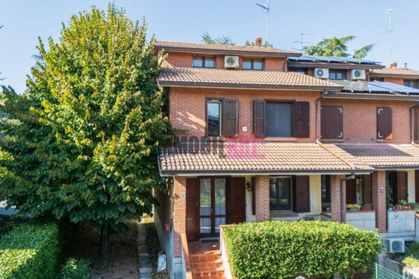 casa indipendente in vendita a Reggio nell'Emilia in zona Baragalla