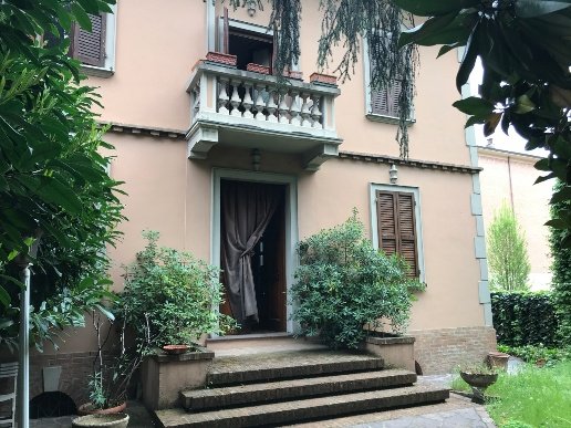 casa indipendente in vendita a Reggio nell'Emilia in zona Città Storica