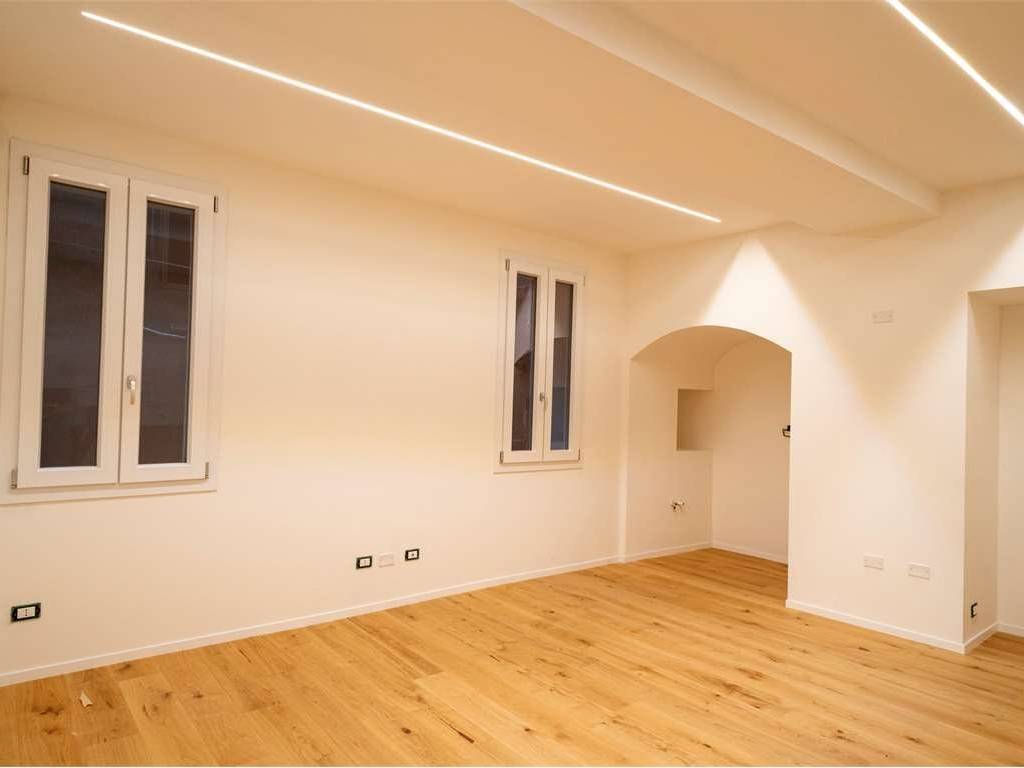 appartamento in vendita a Reggio nell'Emilia in zona Città Storica