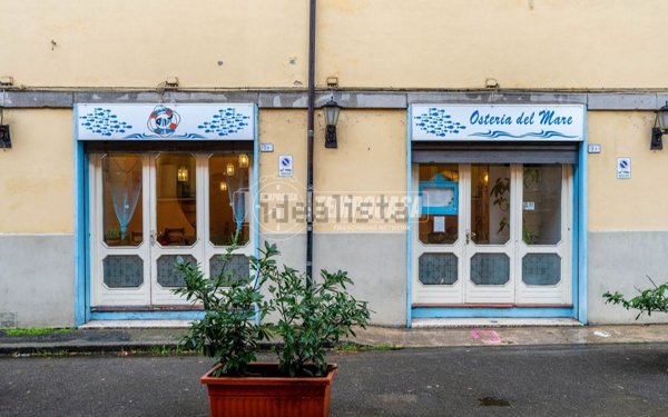 negozio in vendita a Reggio nell'Emilia in zona Città Storica