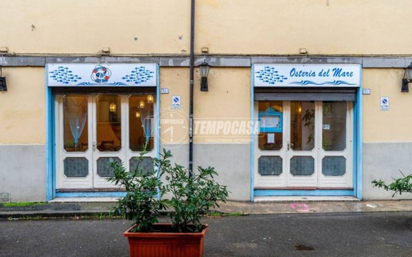 negozio in vendita a Reggio nell'Emilia in zona Città Storica